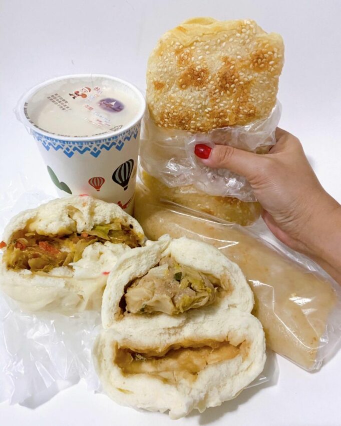 台東美食推薦｜台東必吃美食這麼多怎麼挑？就讓熱愛台東的小編來推薦最熱門的【 2021台東美食懶人包 】，這次總共有15家必吃的 台東美食餐廳 ，包含： 台東市區美食 、 正氣路美食 、無菜單料理…等，一次報給你知！現在就跟著小編一起吃遍 台東美食地圖 吧～