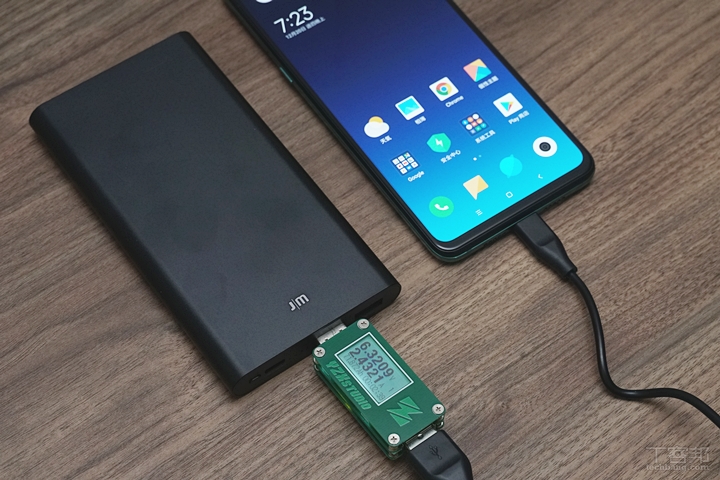 Just Mobile 快充行動電源開箱，支援 PD、QC 最高 18W 快充