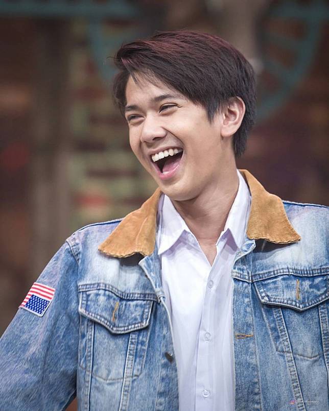 10 Pesona Iqbaal Ramadhan di Film Dilan 1990, Bikin Cewek 