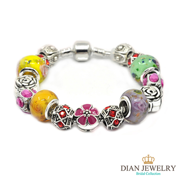 ◆ 產地/來源：香港◆ 墜飾材質：合金、水鑽、鋯石(晶)、塑料◆ 時尚設計，質感優