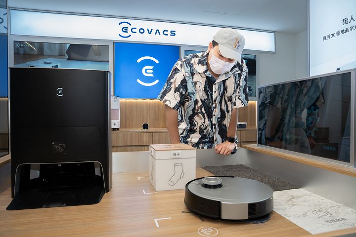 ECOVACS 全台首間展售店於台北信義區開幕，眾多智慧掃地機器人商品 4.5 折起