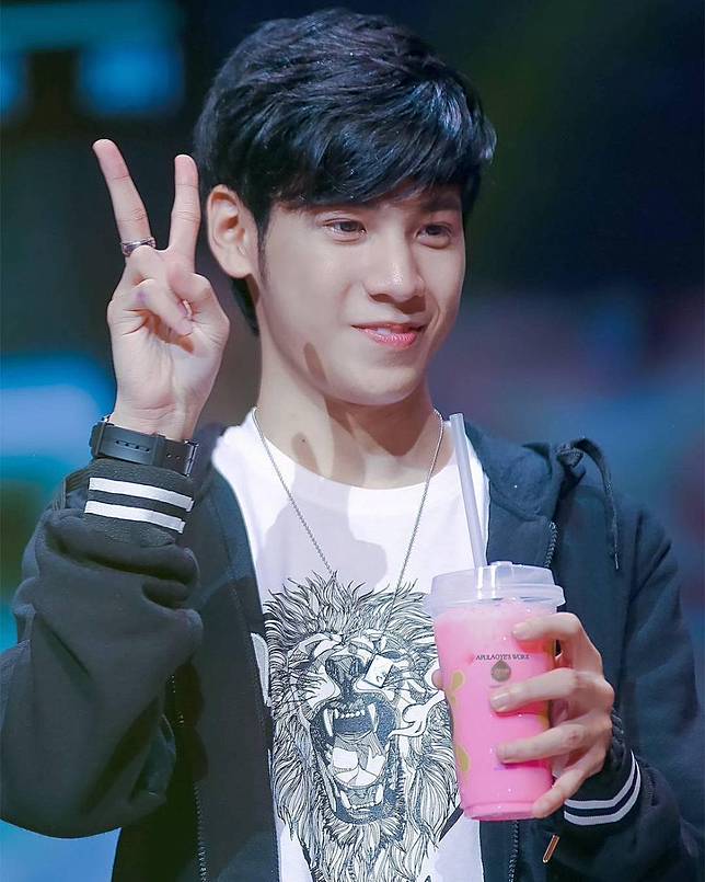 10 Artis Ganteng Thailand Ini Karismanya Nggak Kalah dari Cowok Korea