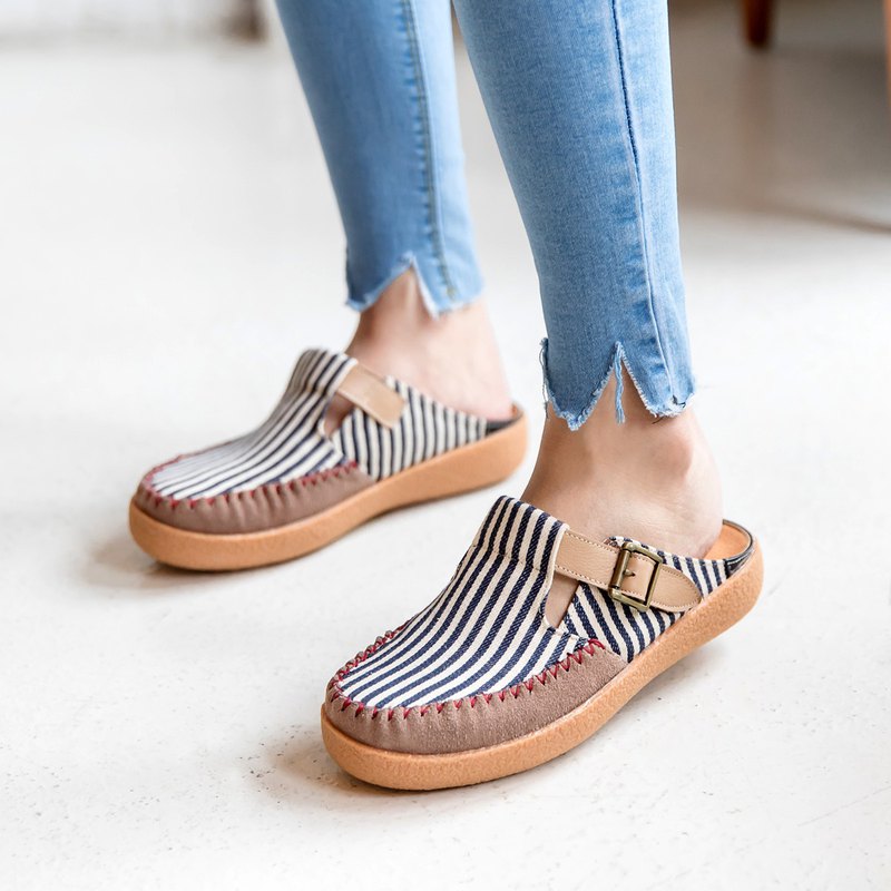 ✔按摩豆豆墊 ✔高彈力大底 ✔魔鬼氈背帶 ✔真皮胖胖內裡 ✔懶人設計室內室外皆可穿