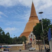 ตัดผมฟรีนครปฐมจุดองค์พระประตูพระศิลาขาว