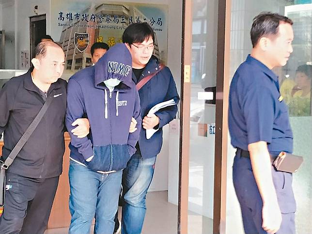 女嬰母親同居人因無法交代她身上多處瘀傷原因，昨下午由警方送往地檢署，訊後聲押。