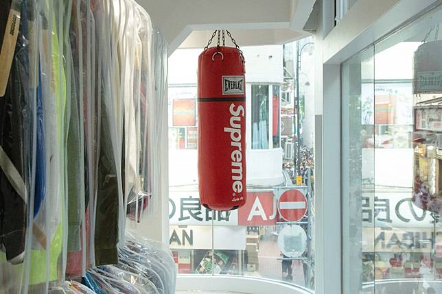 supreme telephone booth tee