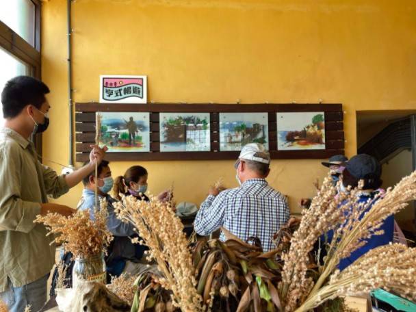 ▲一起來動手，親手綁出自己的高粱掃帚！（圖／奧丁丁體驗)