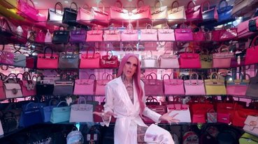 愛馬仕排滿整面牆！揭曉「全球最有錢 YouTuber」超狂曬包行徑：火燒小香包、心情不好就買柏金包解悶？！