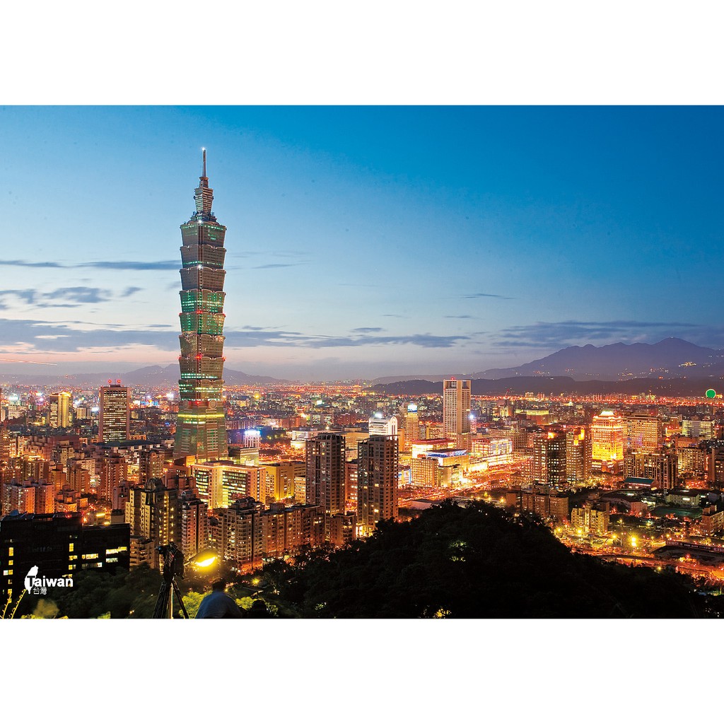 攝影／陳品豪人人出版（股）公司創立於1999年，由印製精美月曆的印刷公司轉型。成立初期以自然生態彩色圖文書為主，並獲得多項「金鼎獎」、「新聞局優良讀物推薦」等獎項肯定。 之後更陸續增加鐵道、飛機、旅遊