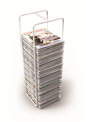 印象中，置物架多半是製作成固定式，或是以活動置物櫃、置物籃型式出現，沒想到卻讓小編找到這個可以拎著走的置物架，對於還是租屋一族的小編來說，真是一大福音啊！