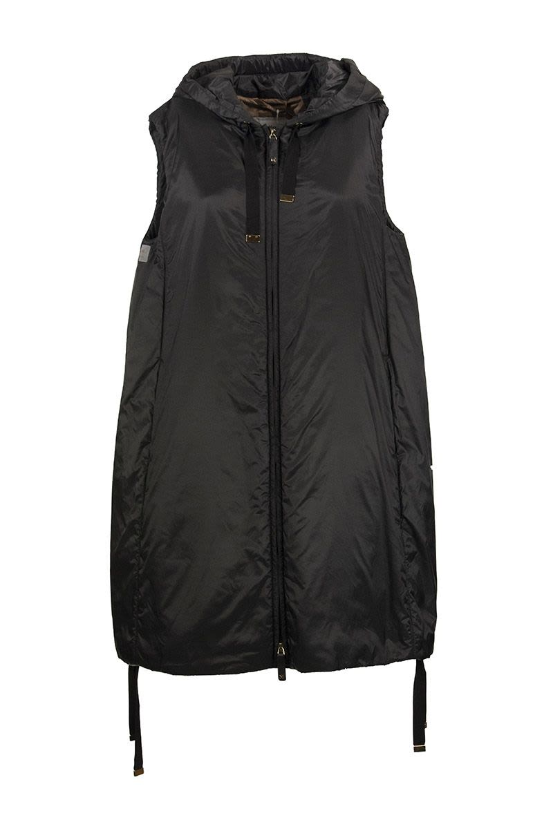 Long, padded gilet in water-resistant technical fabric with drawstring hood, inset side pockets and 