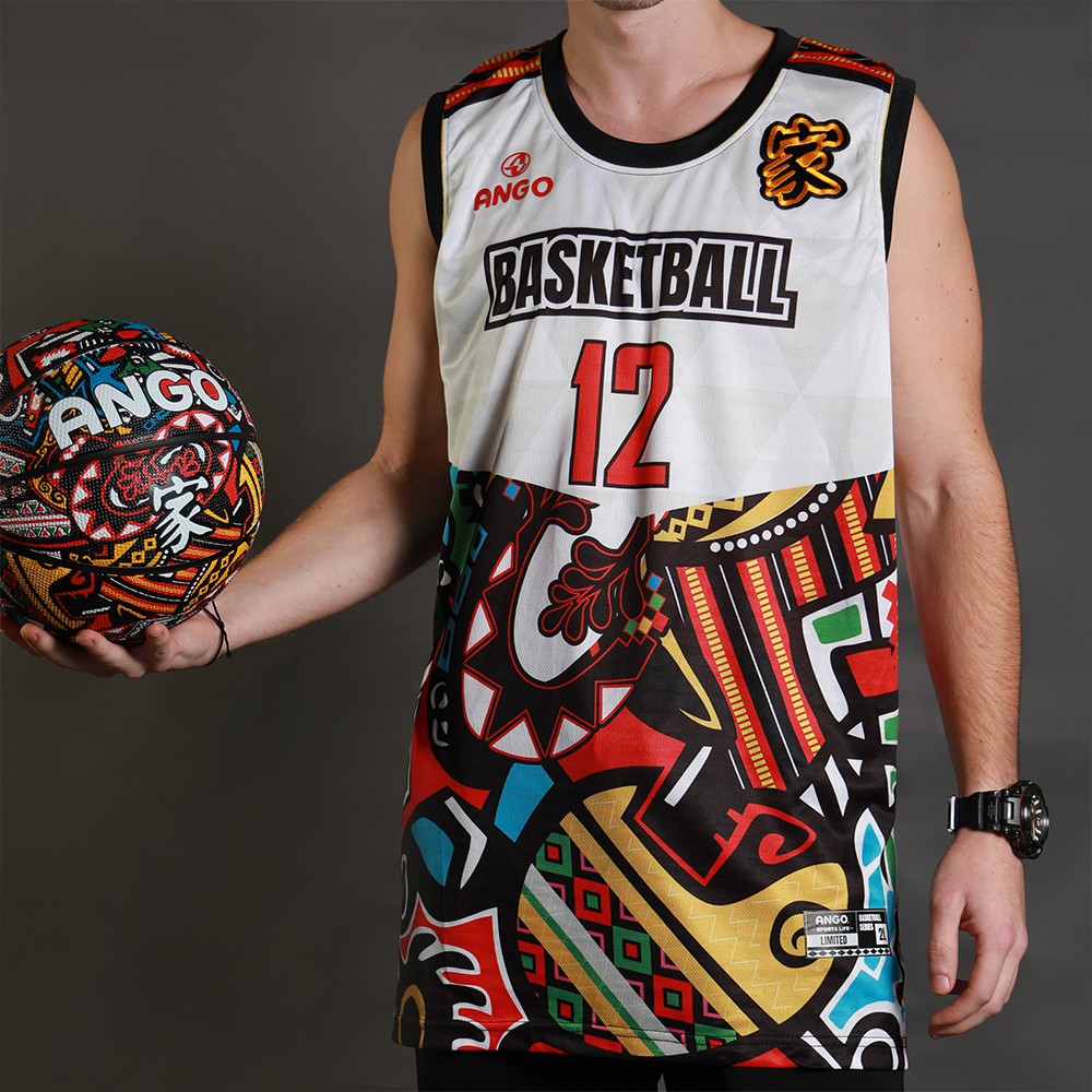 復古浪潮來臨，2020迎來新的玩色圖騰元素，ANGO全新打造運動及品味十足的特色圖騰籃球衣，穿搭均有許多不同的方式，不論是什麼樣的風格這些元素皆能與你衣櫥裡的衣服搭配。可以運用單一色調單配或襯衫穿搭，