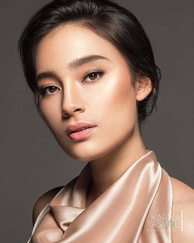 Cantik dengan Sanggul  Tiru Gaya  Rambut 7 Seleb Ini untuk  