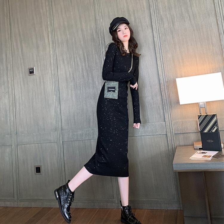 樂天優選-長袖洋裝 秋季2019新款閃亮黑色針織洋裝中長款過膝後開叉長袖打底裙子冬