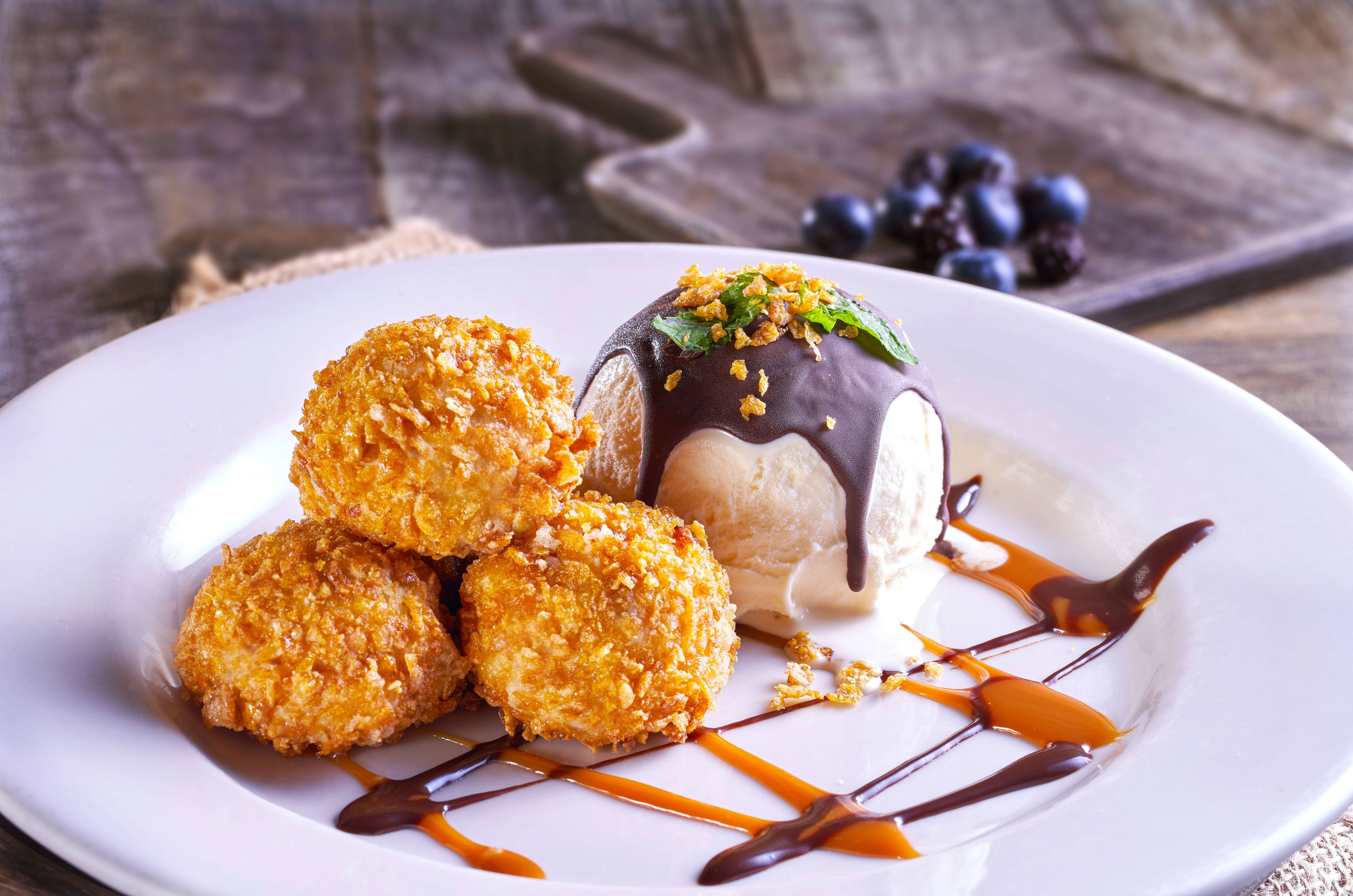 Chili’s轟炸起司蛋糕，.酥脆外表下有著綿密的起司口感，甜點愛好者必嚐！(圖/$ Chili’s$ )