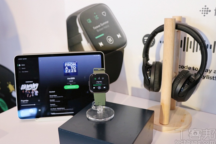 幫你的睡眠評分！Fitbit Versa 2 提供全新睡眠分數與智慧喚醒功能，十月底上市、售價 7290 元起