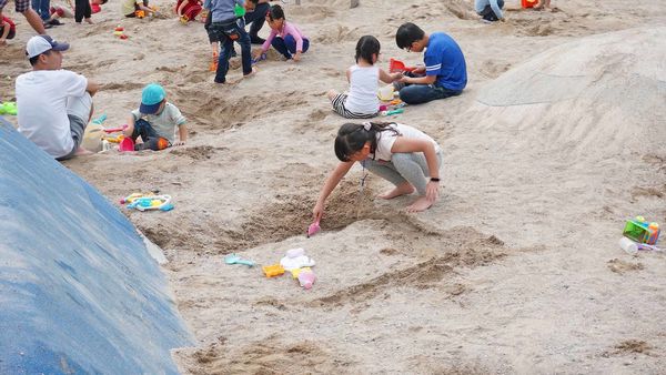 【新北市特色公園景點】員山公園-高度超過4公尺的超高速溜滑梯、滑草坡，不分年齡都可以玩的免費溜滑梯