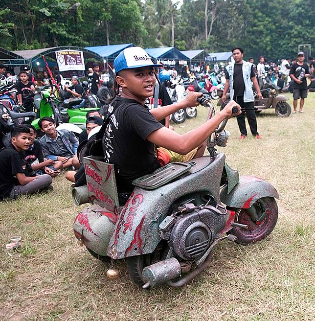 Perlawanan Gigih Vespa 'Mad Max' Bertahan di Jalanan Indonesia