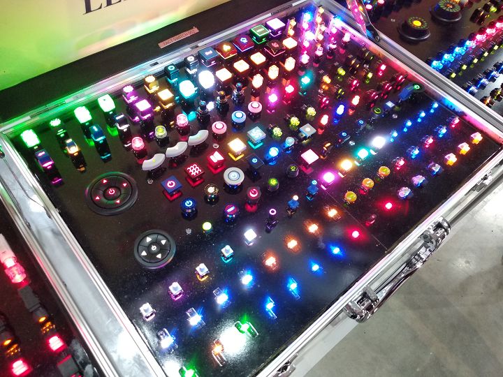 Computex 不能沒有 RGB！從鍵盤、機殼、主機板到風扇都要閃亮，一次看完展場中炫麗的「光害」產品