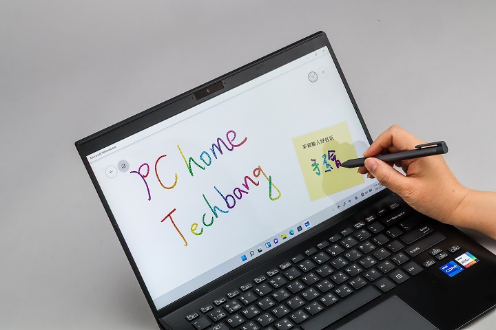 隨機附贈 VAIO 觸控筆，可在觸控螢幕上進行手寫或簡單的繪圖。