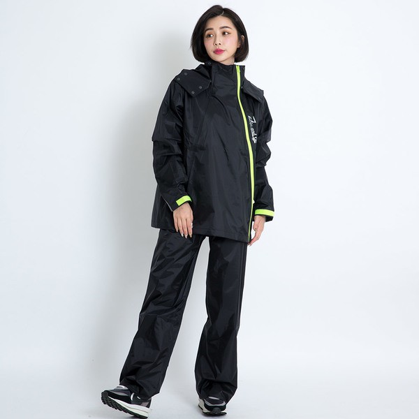 1.雙拉鍊前項設計專利2.中華民國新型專利第M597058號3.商品重量：1.0kg4.雙拉鍊前項設計專利5.含雨衣收納袋