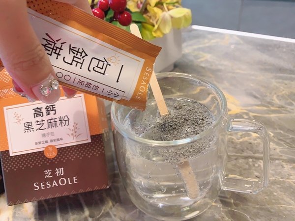 「芝麻粉」全家適用營養補鈣好幫手-芝初 Sesaole高鈣黑芝麻粉開箱分享