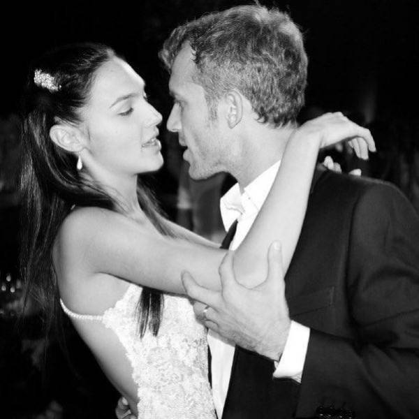 Siap Grak 10 Kemesraan Gal Gadot Dan Suami Yang Baru Rayakan 13 Tahun Pernikahan