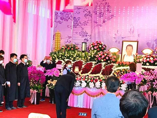 洪煌景父喪蔡總統親臨弔唁 澎湖時報 Line Today