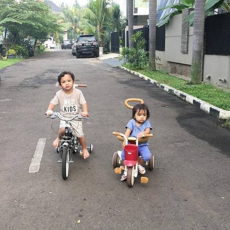 FOTO Kompak! Momen Manis Keluarga Shireen Sungkar dan Teuku Wisnu