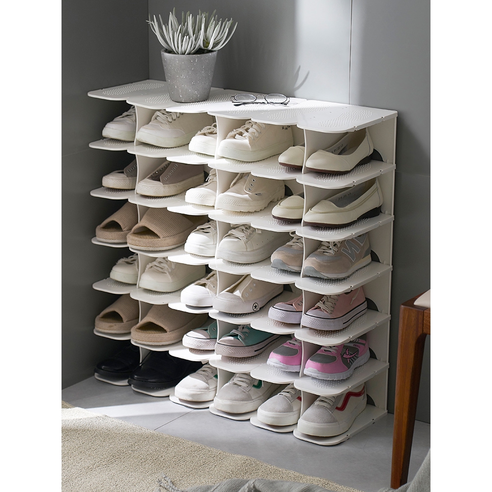 品牌: 居家家適用空間: 客廳顏色分類: 淺灰色 深卡其布色 白色貨號: UD7075※新一代堅固加厚板材鞋架※層板可變更位置，適合各種高度的鞋類※具備兩種小物收納空間，時尚又實用※占地空間少，充分利