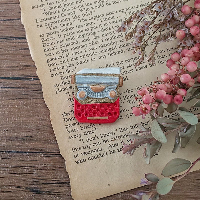 鍵入轉盤以在紙張上鍵入 打字機。 在上面的紙上 驅使什麼？ 。 。