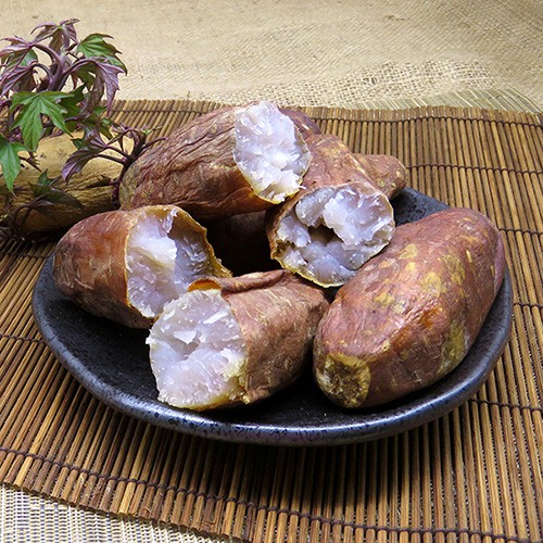 台灣現在吃的到囉！【商品特色】冰過的蕃薯會讓原本的澱粉變性，成為「抗性澱粉」，熱量為將近原來澱粉的一半。且地瓜含豐富的鉀離子與膳食纖維，進入大腸後能供腸道內好菌利用、發酵，有助改善腸道菌相、維持腸道健