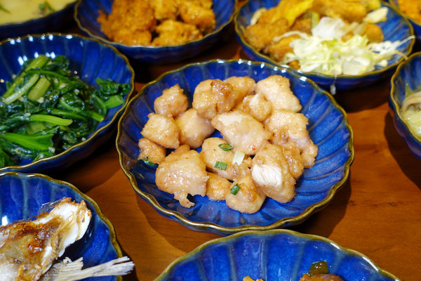 不糾結清粥小菜，台北ATT 4 FUN清粥小菜，正餐宵夜都有賣(含不糾結清粥小菜訂位、價位、包廂資訊)