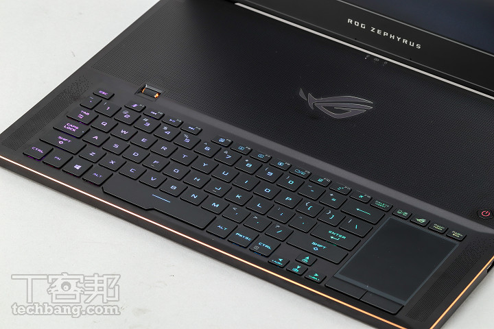 17.3 吋 RTX 版西風之神到底有多強？ROG ZEPHYRUS S（GX701GX）開箱動手玩！