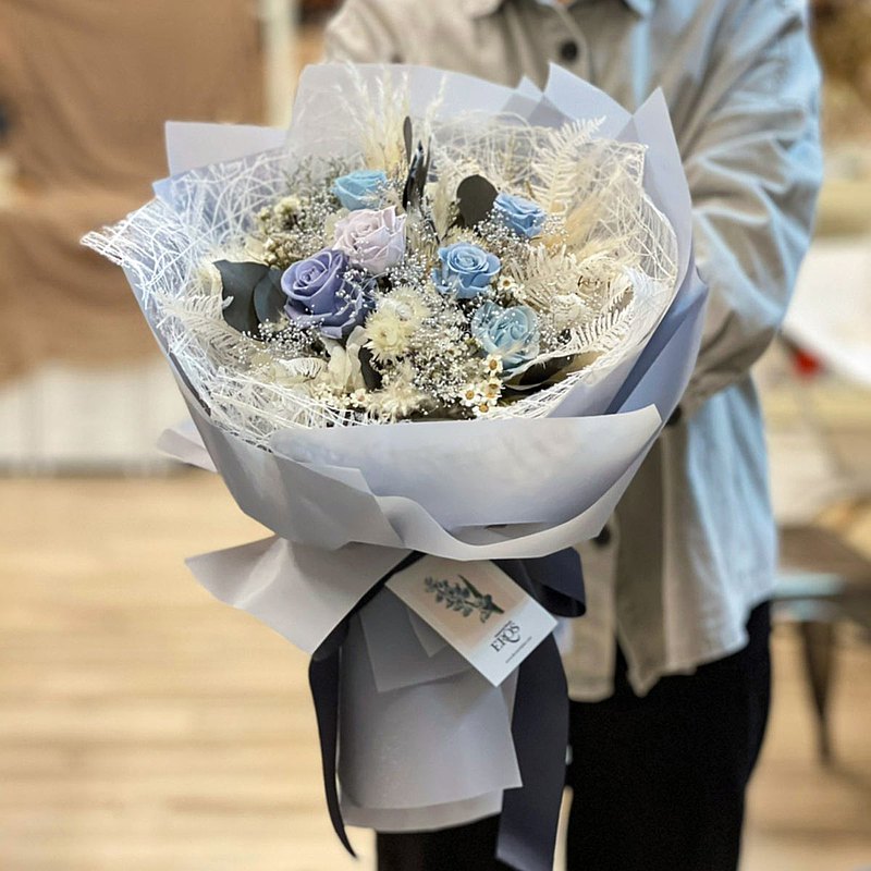 商品皆為手工製品，每一件都是設計師精心的藝術品，我們追求時尚及品質。 你可以將它們隨心的擺放在家裡的任何一處角落 為你生活添加一縷色彩