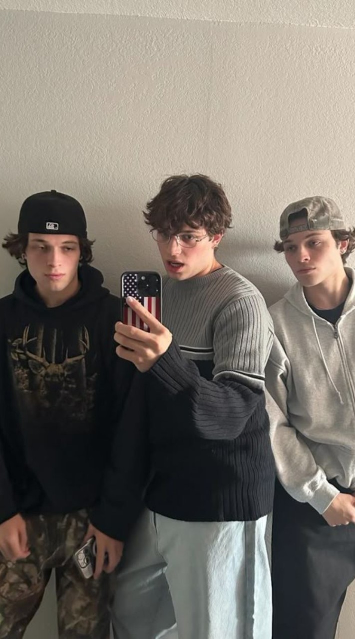 Sturniolo triplets 👀💐