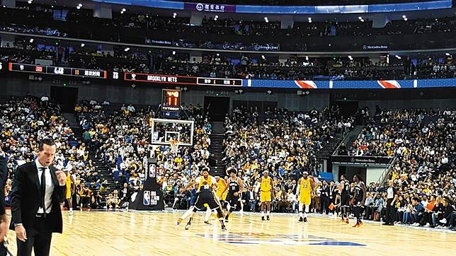 NBA上海賽 陸球迷大展愛國心