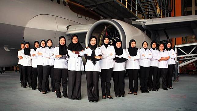 Royal Brunei Airlines Terbangkan Pesawat Dengan Pilot Dan Pramugari Wanita Mendarat Di Arab Saudi Tribun Travel Line Today
