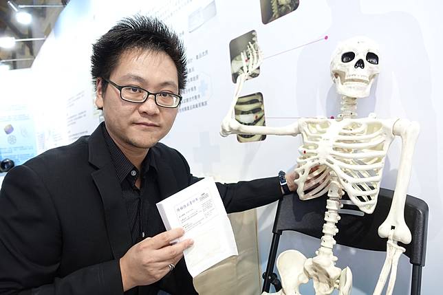 骨折不用二次開刀受苦 可降解性內固紗布 可取代骨釘 新頭殼 Line Today