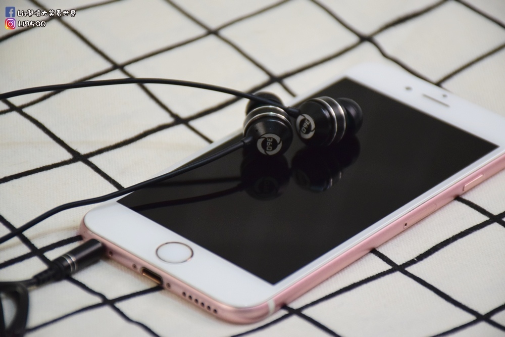 360 eB音霸5.1聲道超重低音耳機DSC_0604Liz開懷大笑看世界.JPG