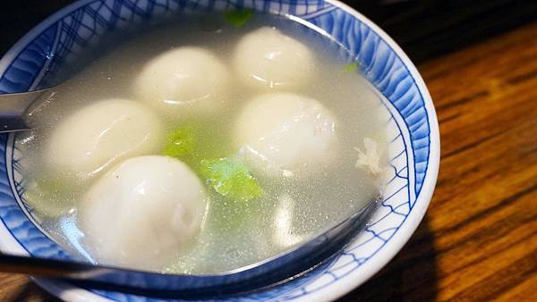 【基隆美食】基隆大觀圓鹹湯圓豬肝腸-仁愛市場裡超過60年老字號美味的小吃店