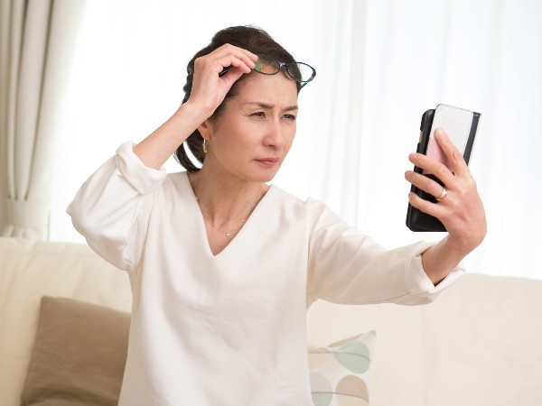 その見えにくさ老眼かも 老眼チェック法とセルフケア