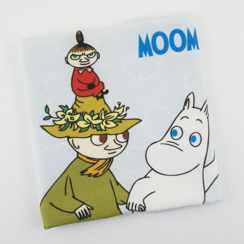 【商品特色】 **Moomin是芬蘭女作家朵貝·楊笙(Tove Jansson)筆下的童話小說系列。** Moomin家族有著圓潤的身型，像極了河馬，但他們可是一群千奇百怪的精靈，住在芬蘭森林裏的姆明