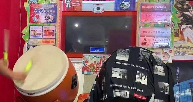 玩《太鼓之達人》螢幕突然黑掉，神人照打903段達成Full Combo