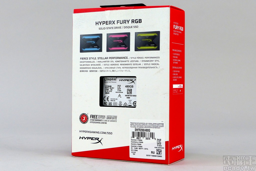 背部以圖示顯現這款 SSD 的 RGB LED 燈光特效，中央留有視窗露出 SSD 規格貼紙