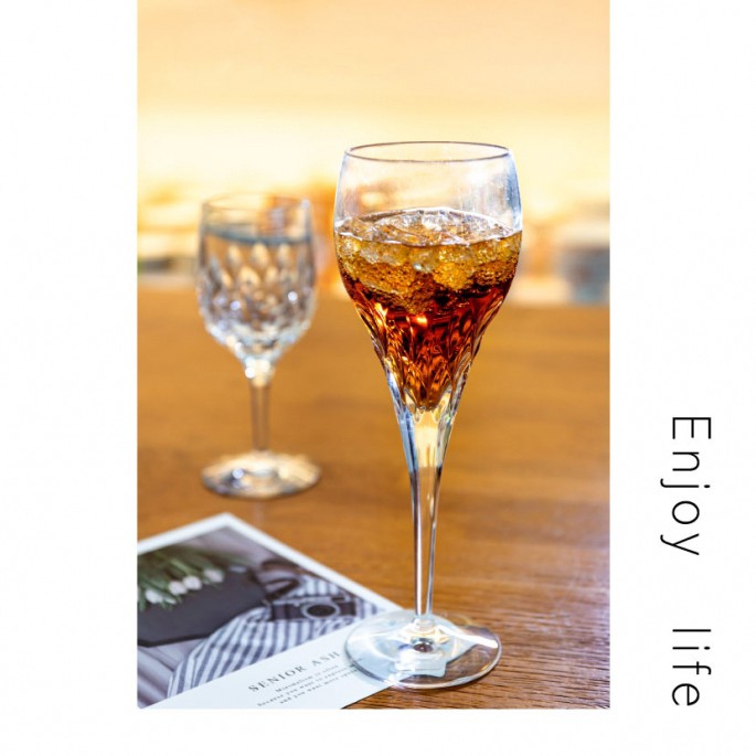 Violetta 百年精粹 完美工藝 24%手工切割 來自波蘭的百年水晶工藝－Violetta，150多年的經驗與堅持，在歷史中創作出無數完美的水晶工藝品。今日，享負盛名的Violetta水晶玻璃被承