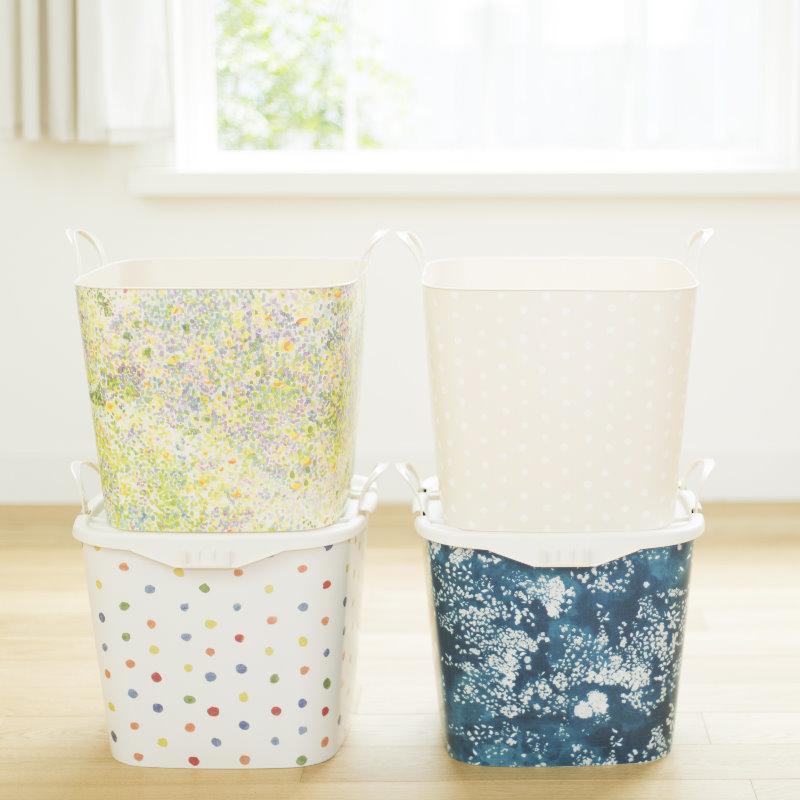 產品特色 １００% 全新原料(非回收塑料)，可以安心給孩子們使用 柔軟且有厚度，耐用感高 完全防水，除了收納，還可以用於洗車、洗衣籃、露營、園藝等功用 把手設計，移動或搬運物品更方便 收納籃內有清楚的