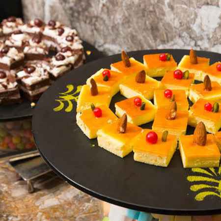 異國料理繽紛美食的境地 中西日薈萃的自助佳餚 票券已含10％服務費