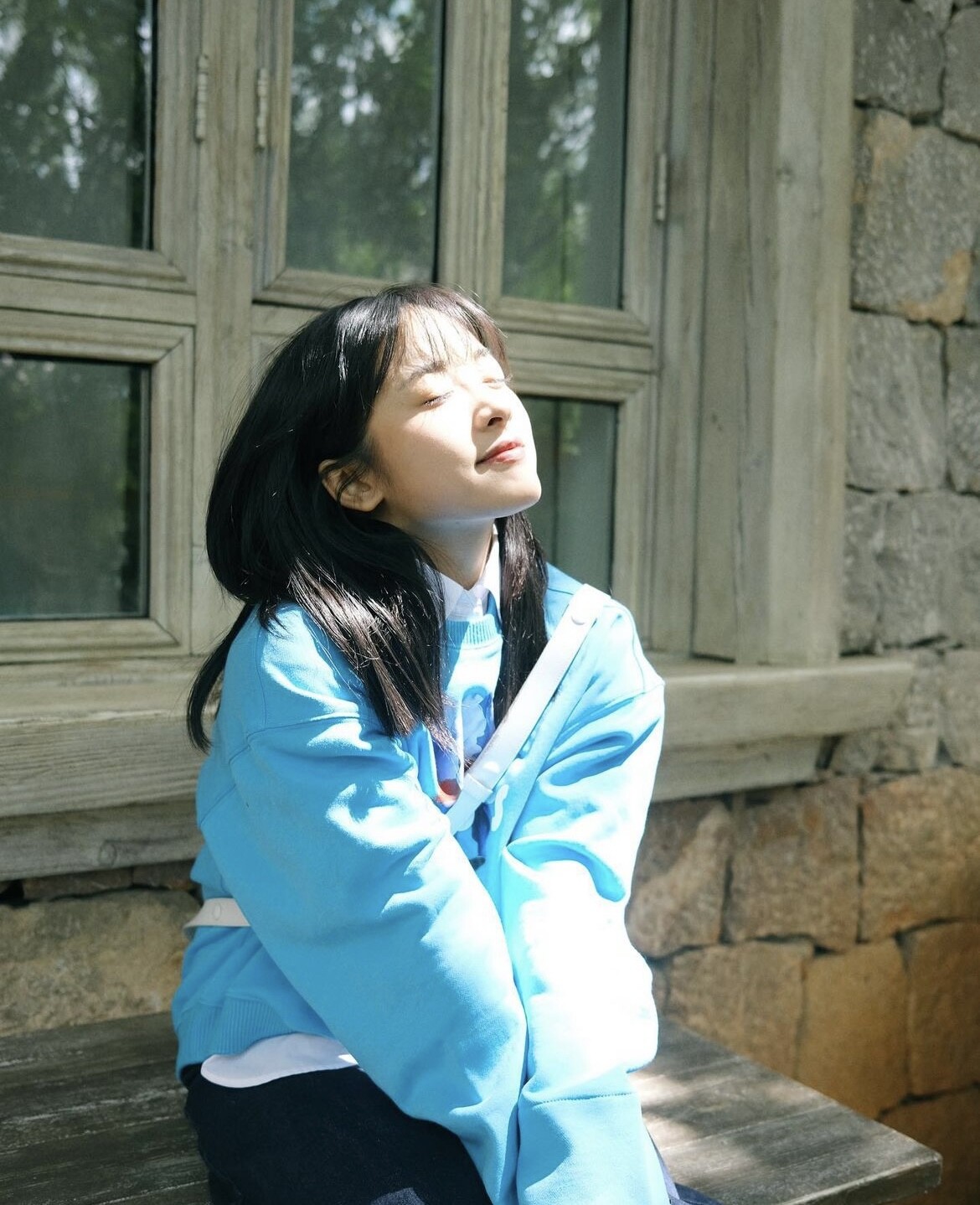 「沈月」的元氣少女感拍照教學：跟著沈月拍出自然又上鏡的美照！