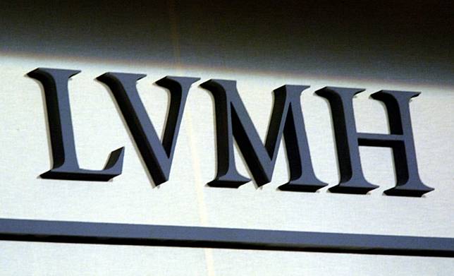 Lvmh Orders 40 Million Masks From China For France